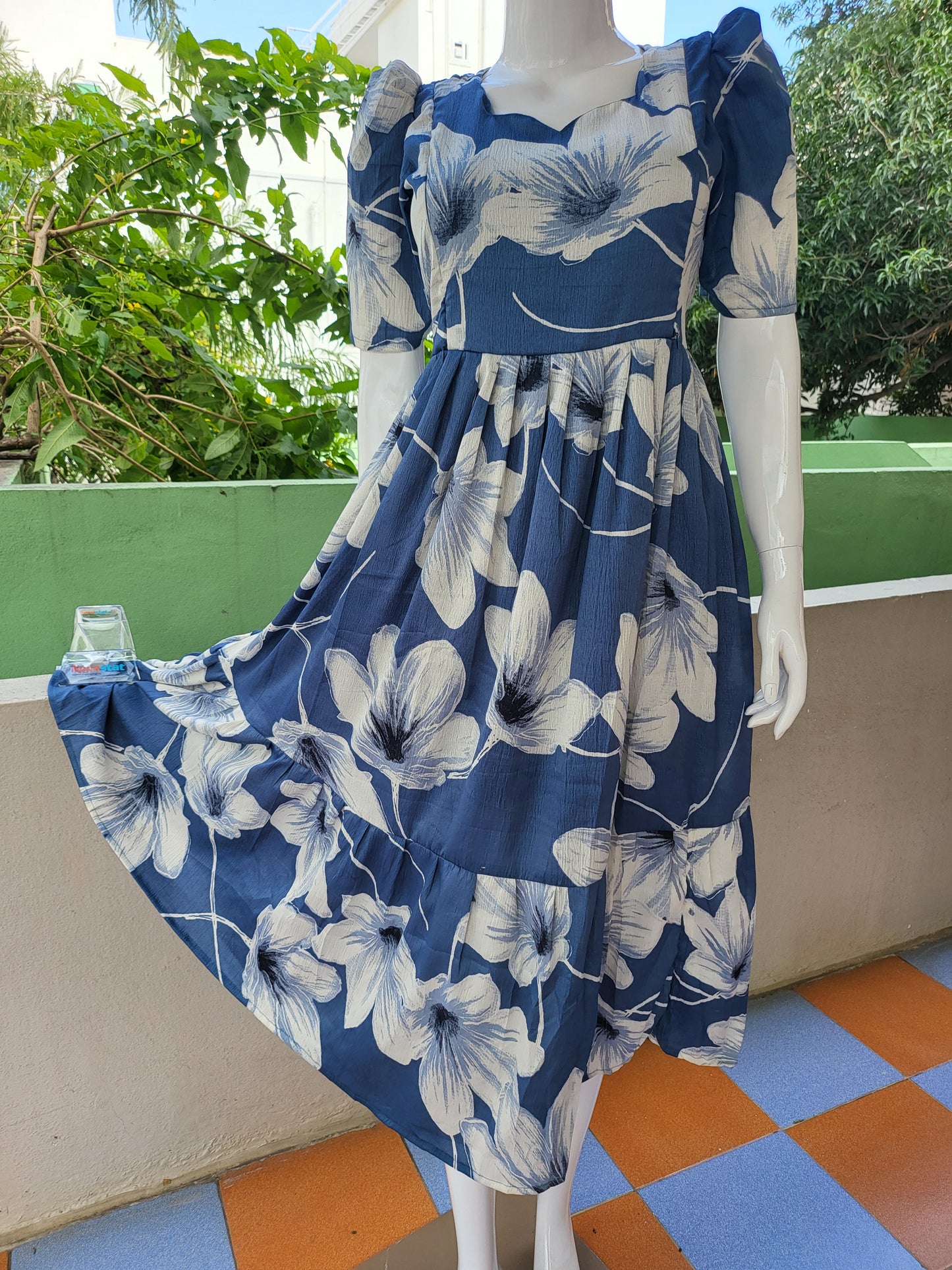 Deltacrepe feeding dresses