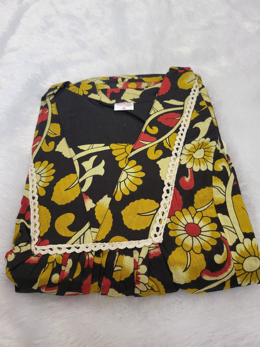 A line feeding lace model Kalamkaari