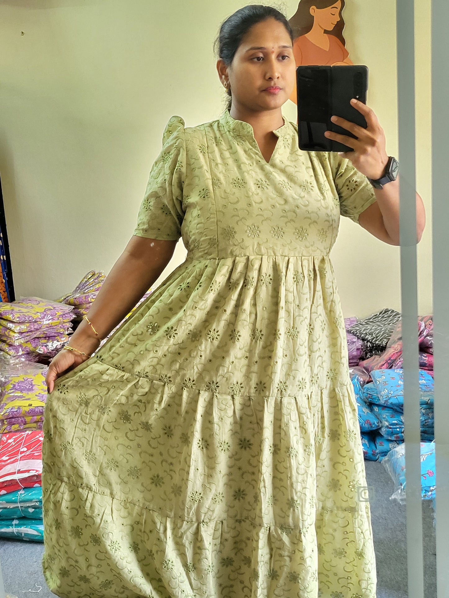 Hakoba feeding kurtis