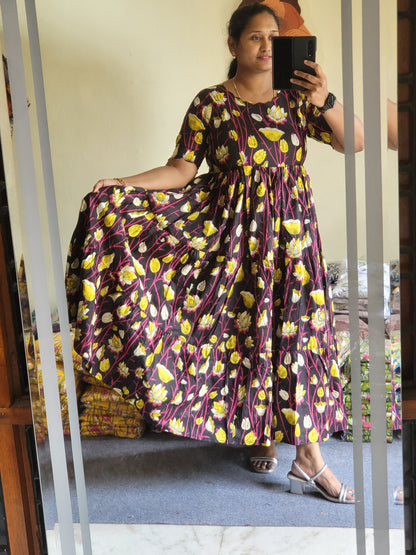 Kalamkaari feeding anarkali