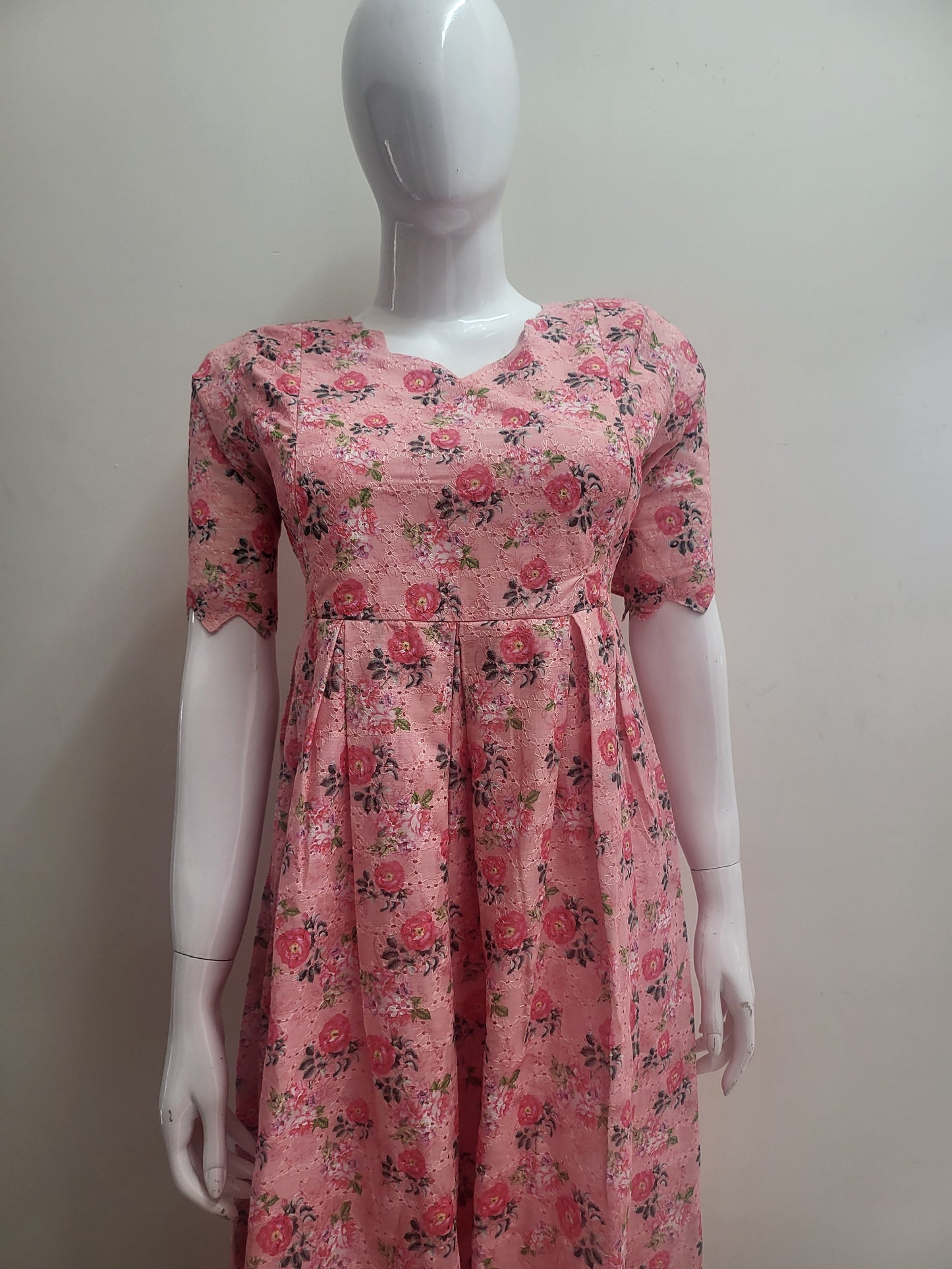 Hakoba feeding peech orange