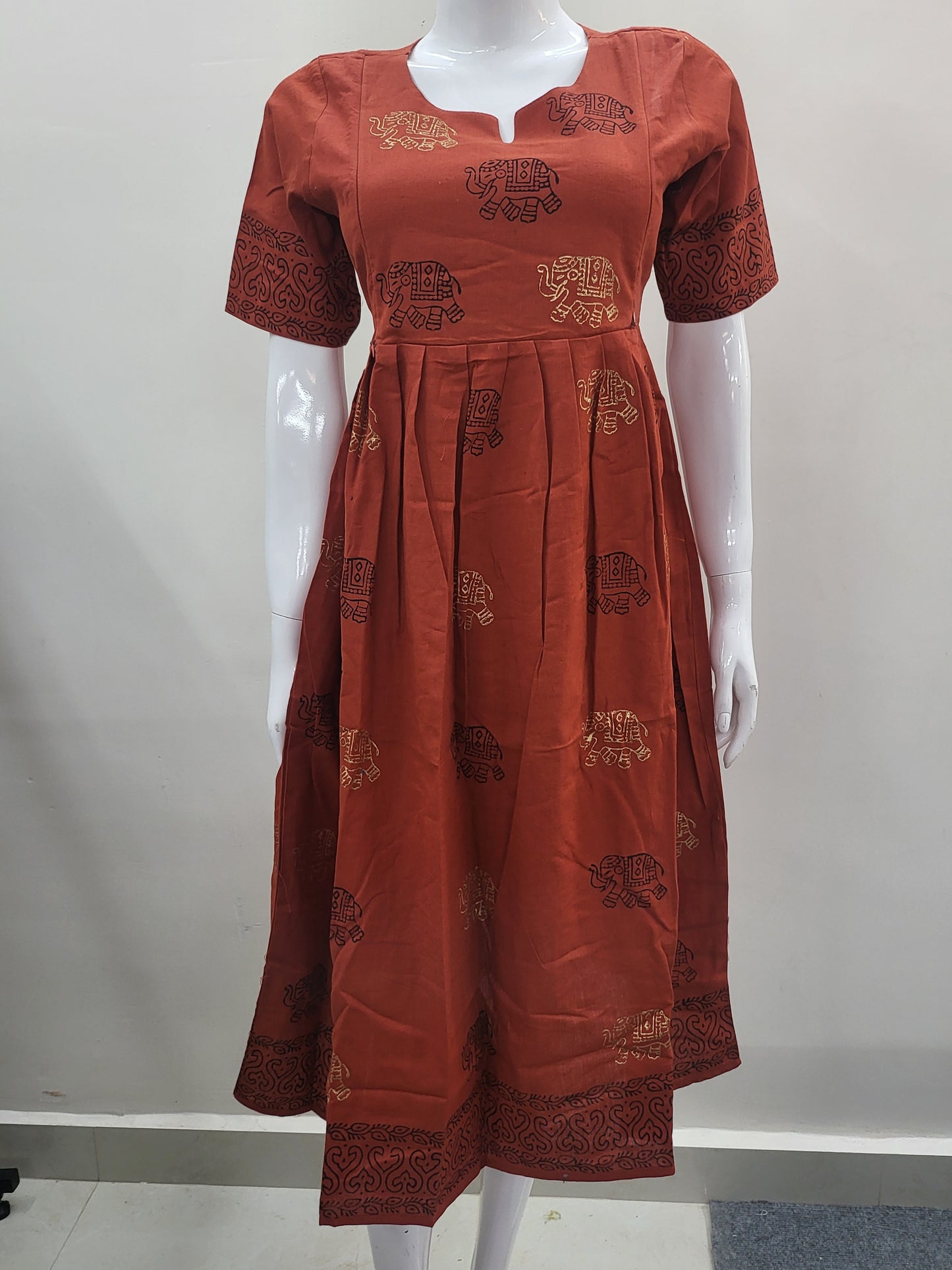 Handblock feeding Kurtis