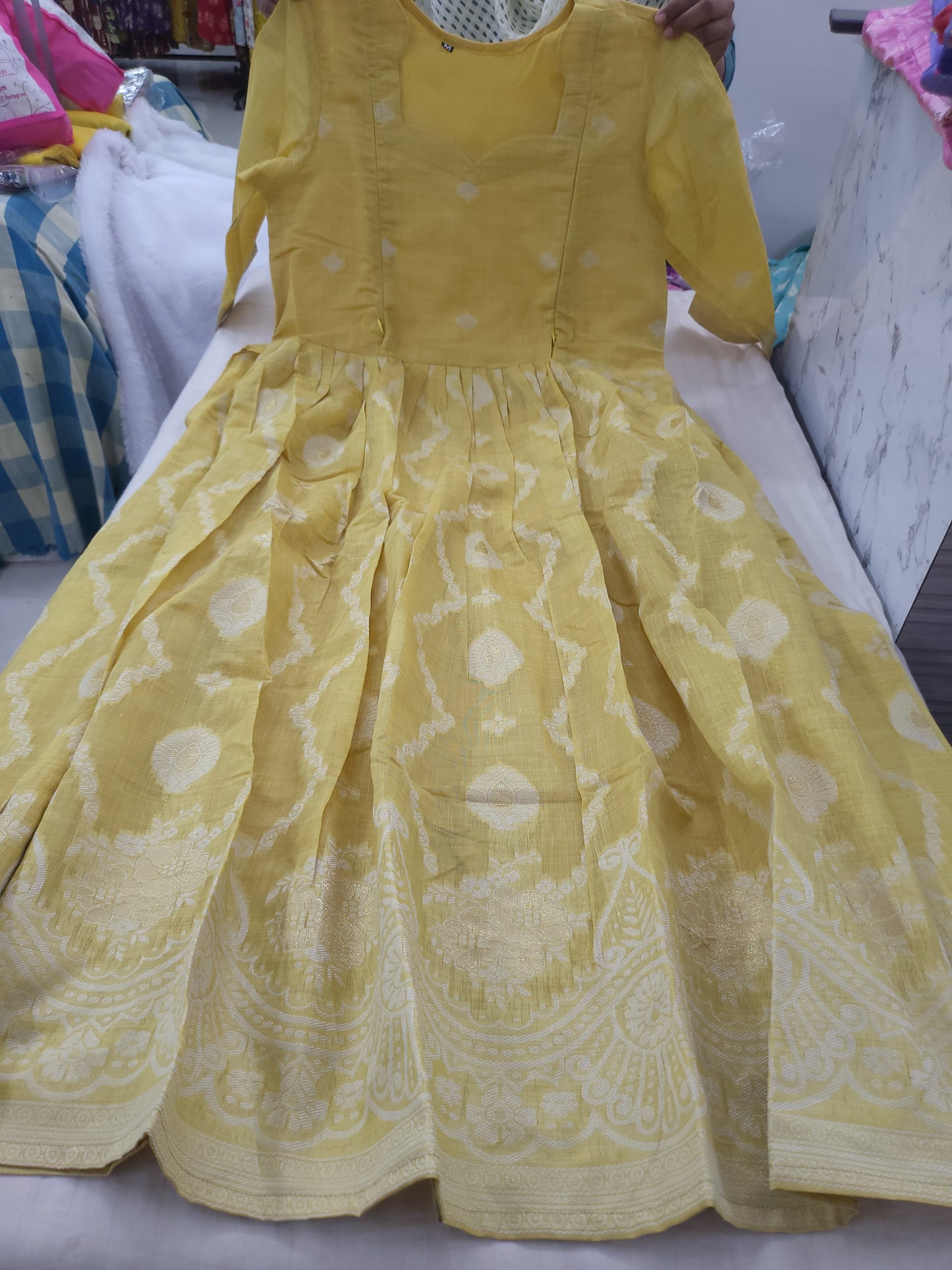 Jamdhani silk feeding yellow 02