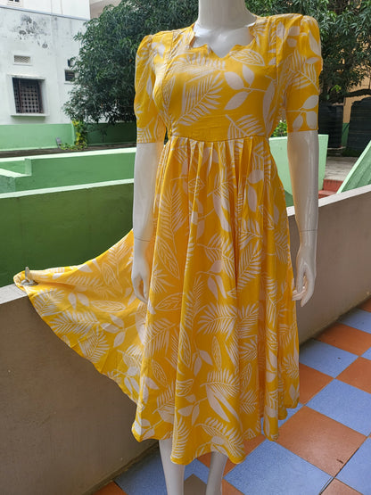 Deltacrepe feeding dresses