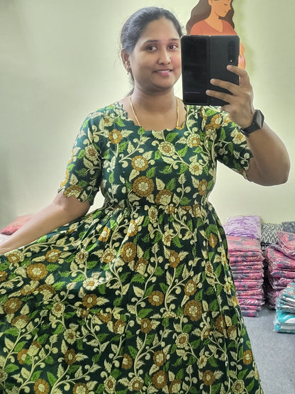 Kalamkaari feeding Anarkali