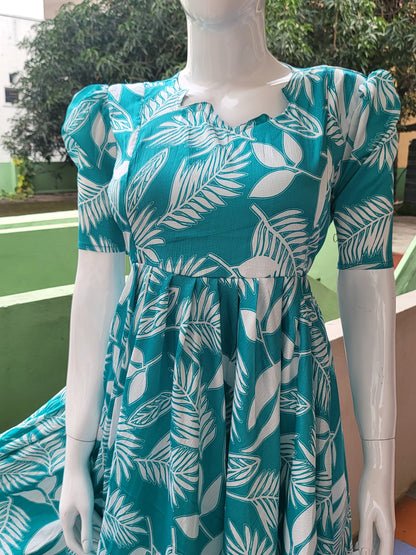 Deltacrepe feeding dresses