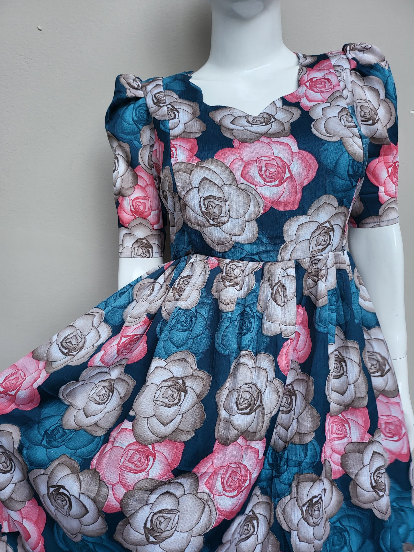 Deltacrepe feeding dresses