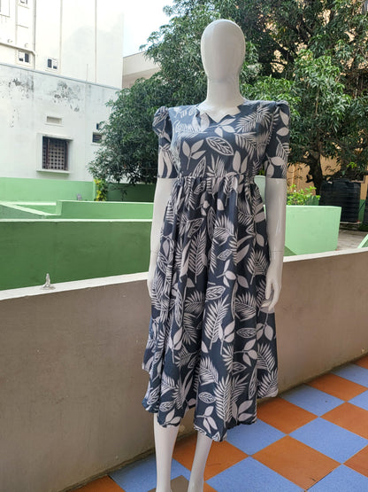 Deltacrepe feeding dresses