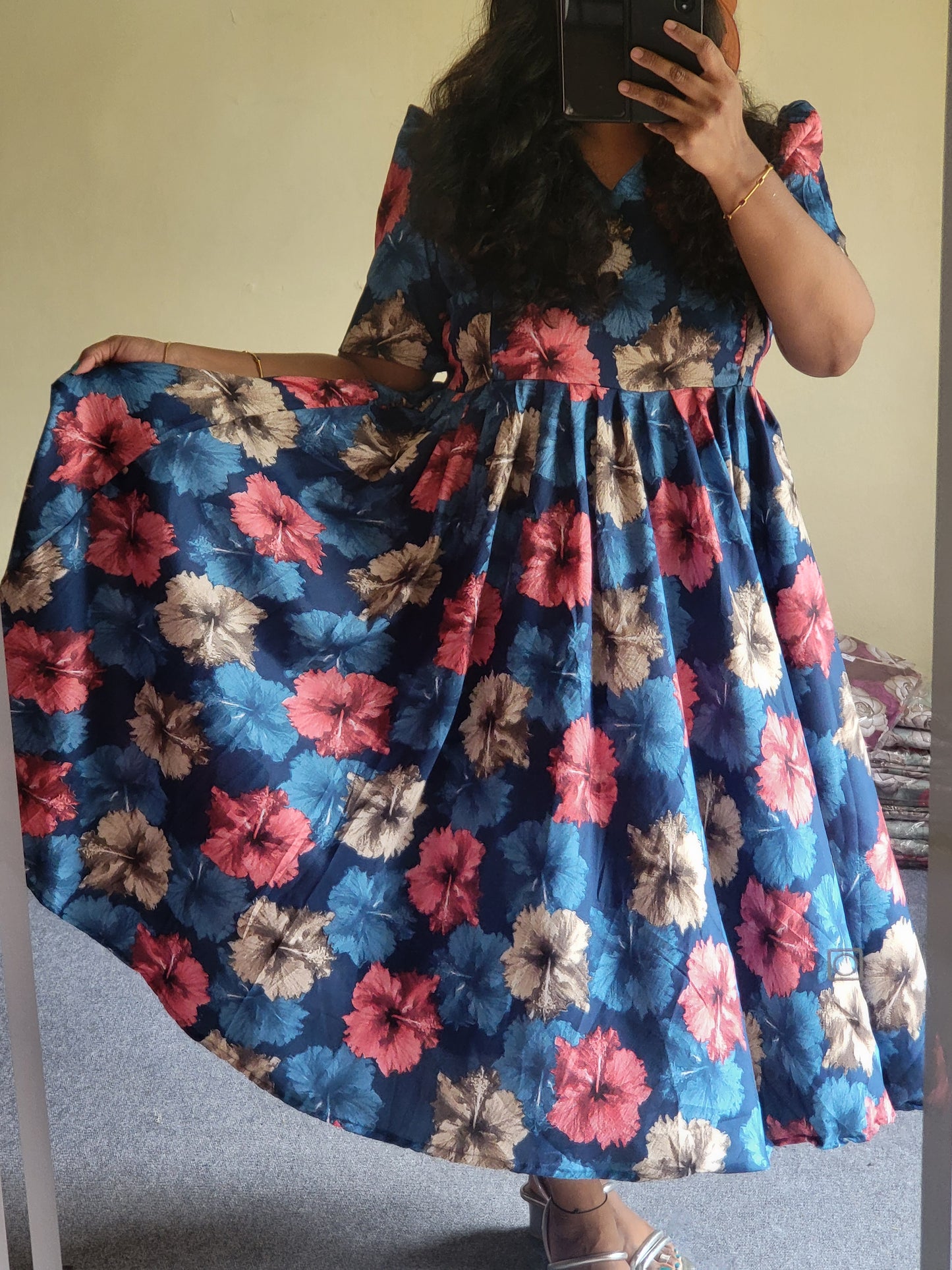 Deltacrepe feeding dresses