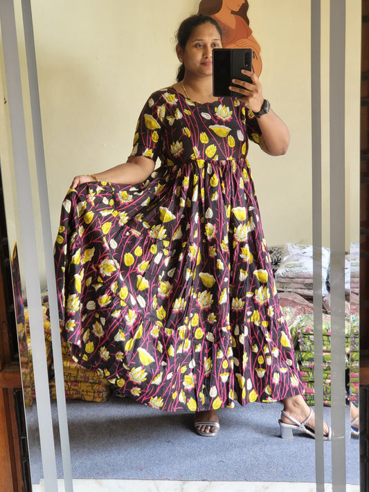 Kalamkaari feeding anarkali