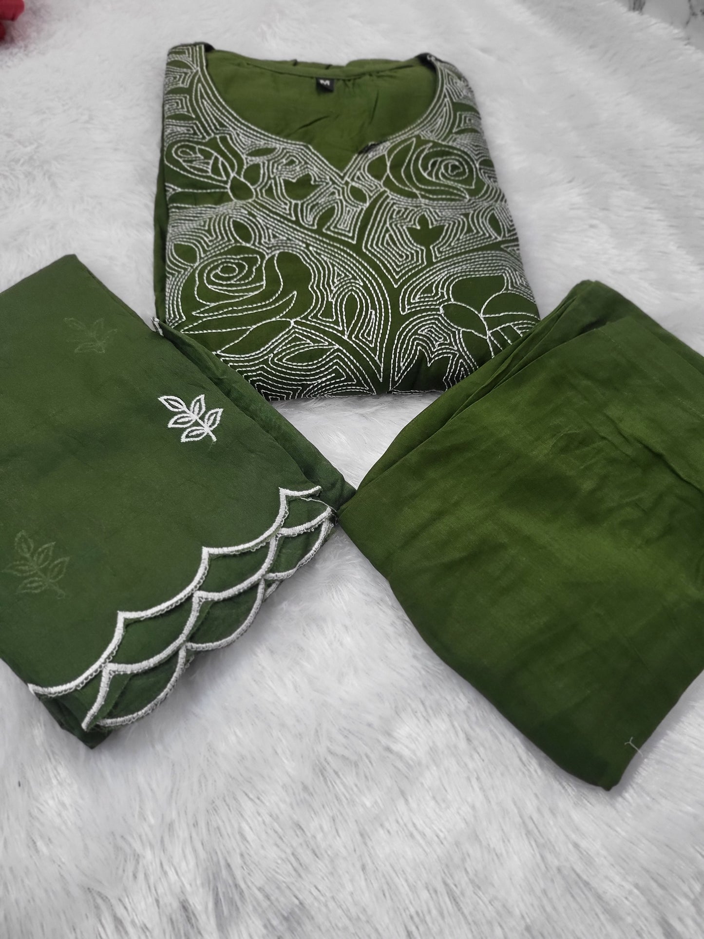 3pc sets in embroidery grn101