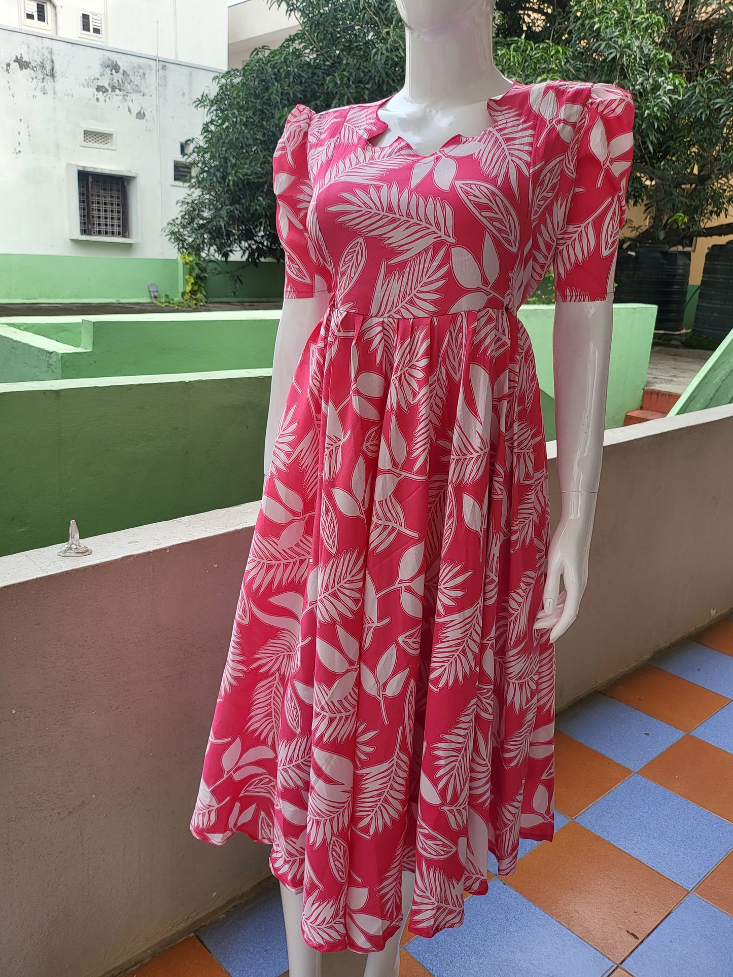 Deltacrepe feeding dresses