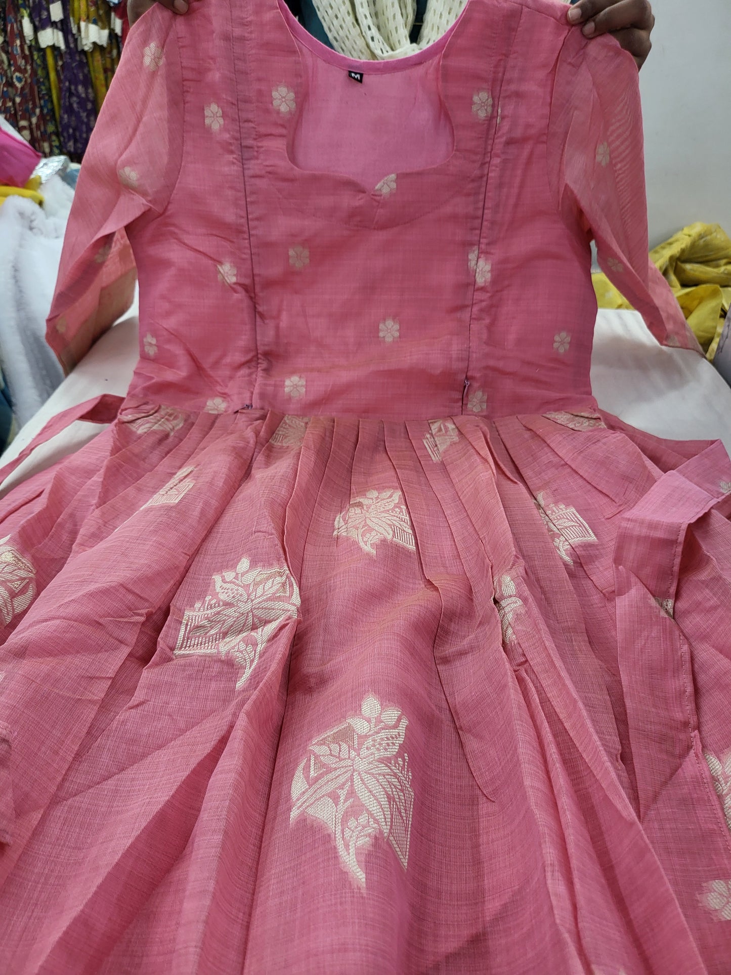 Jamdhani silk feeding pink