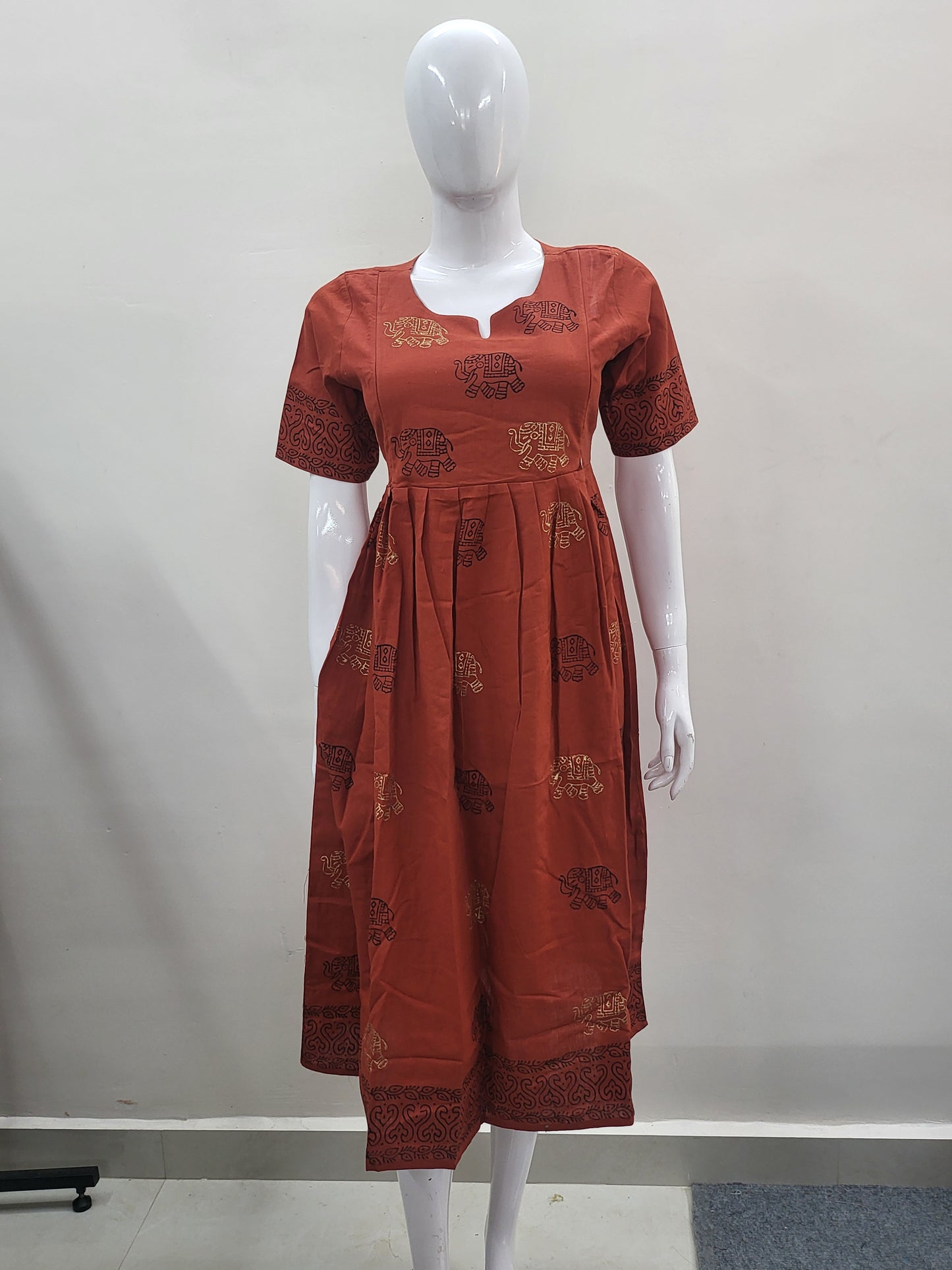 Handblock feeding Kurtis