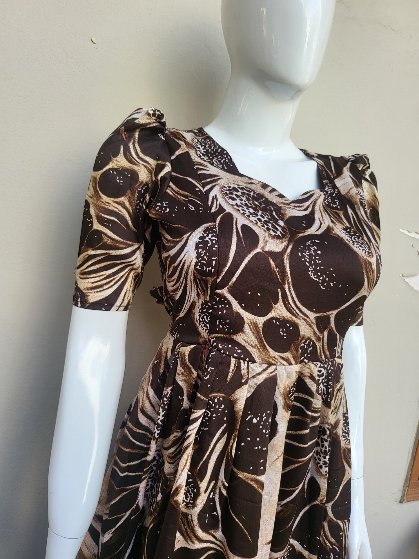 Deltacrepe feeding dresses