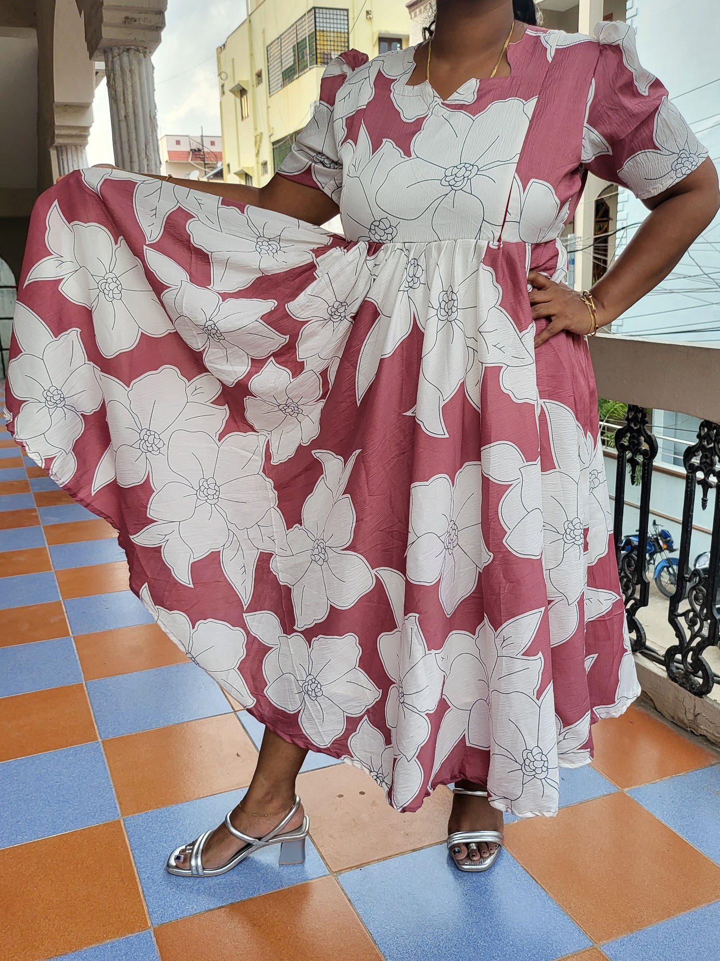 Deltacrepe feeding dresses