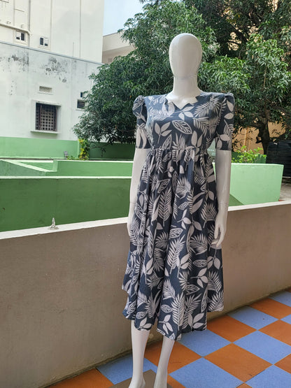 Deltacrepe feeding dresses