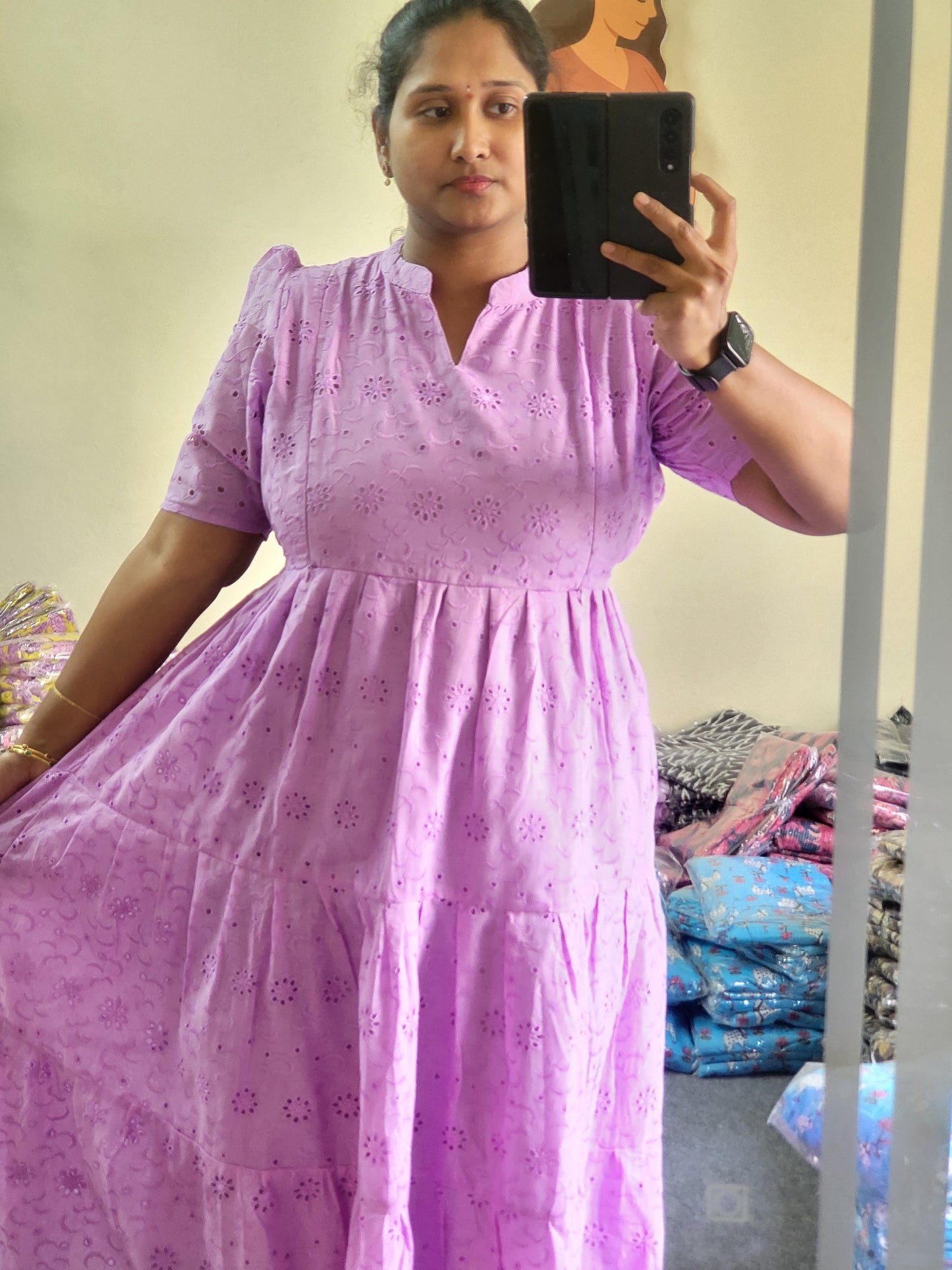 Hakoba feeding kurtis