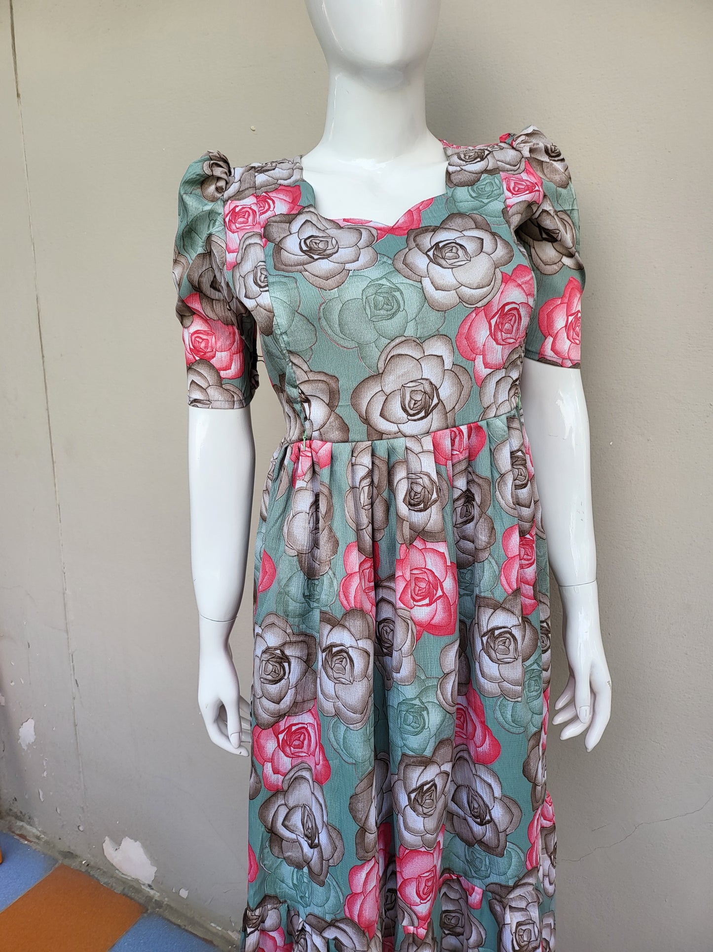 Deltacrepe feeding dresses