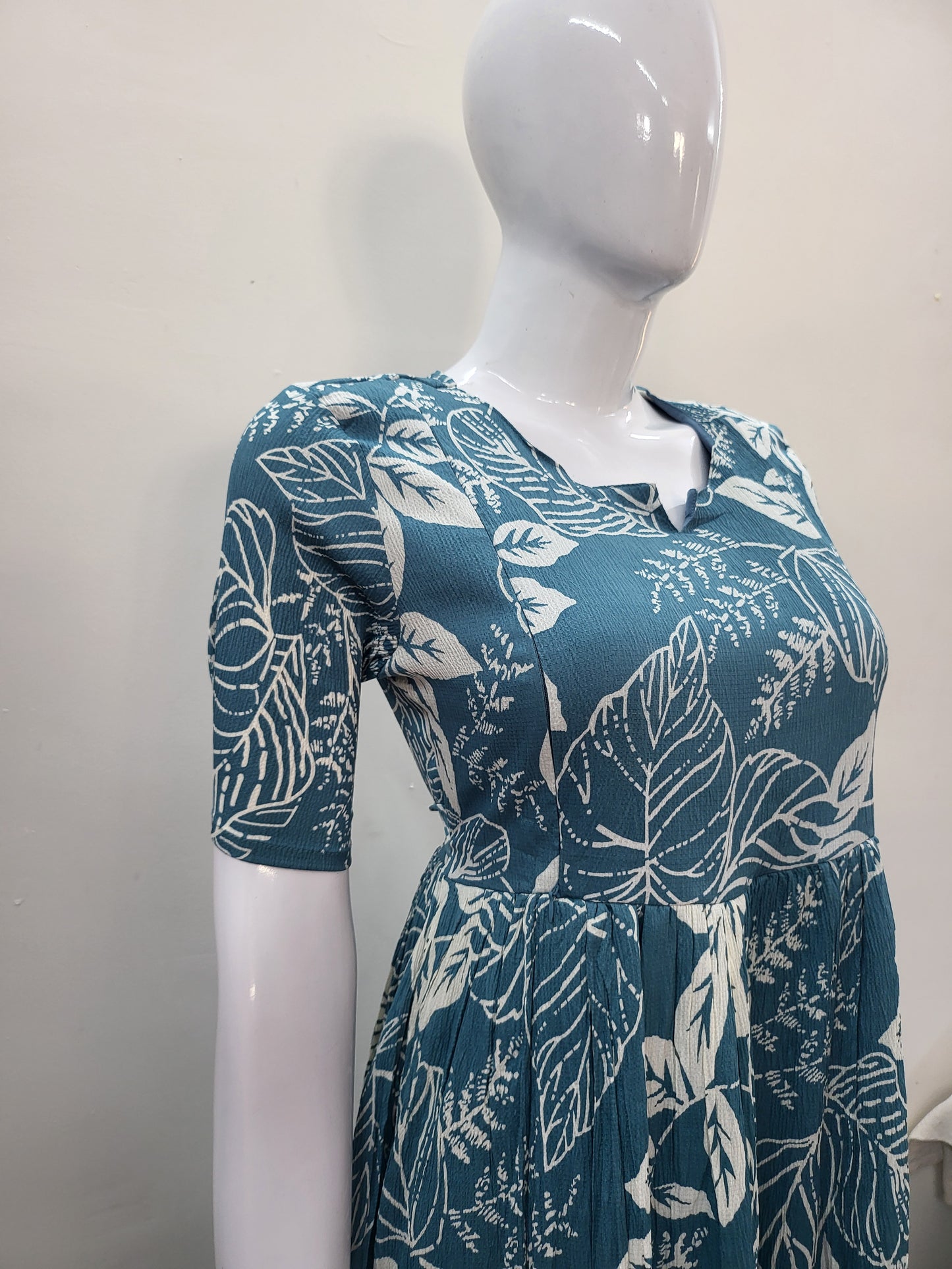 Deltacrepe feeding dresses seablu